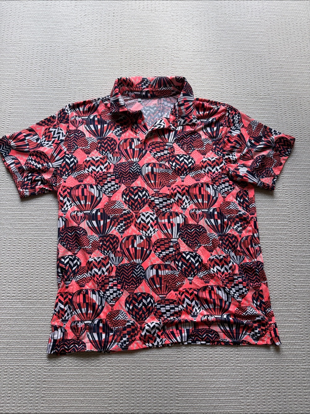 Under Armour Coral and Navy Patterned Men's Large Golf Polo. Harbor Town logo.